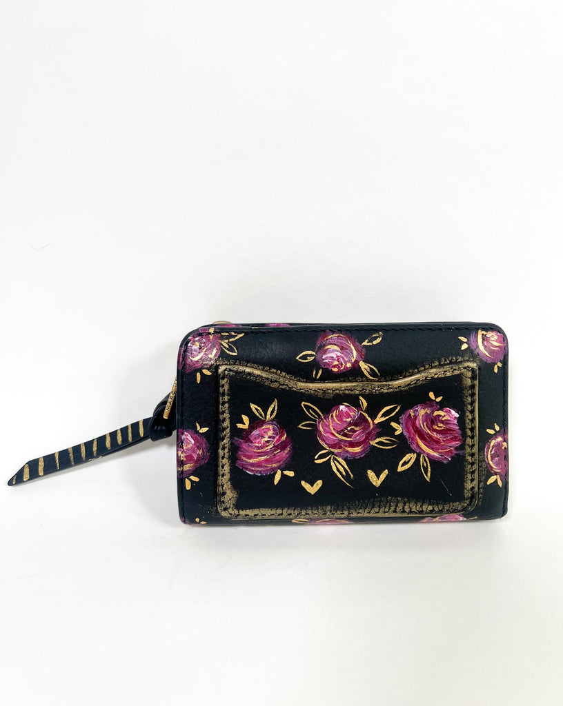 The Rose & Noir wallet is the perfect place to stash your cards, cash & change. Every time you use it feel elated with the pretty rose & golden pattern.