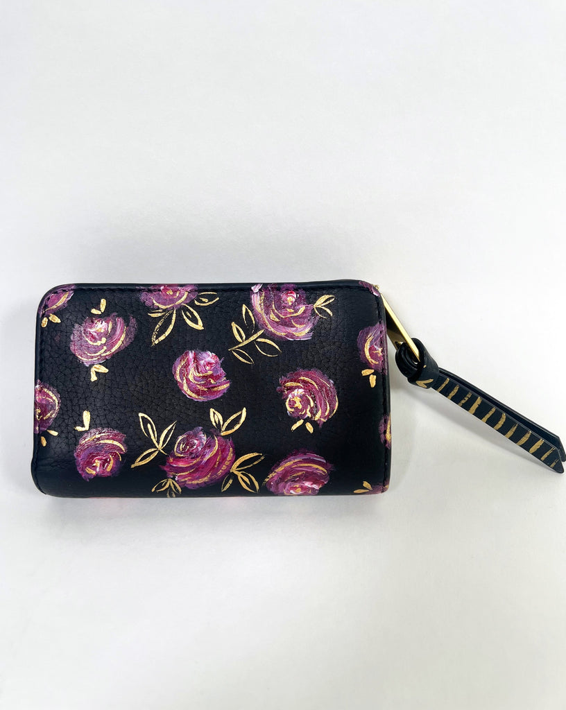 The Rose & Noir wallet is the perfect place to stash your cards, cash & coins. Every time you use it feel all kids of joy with the pretty rose & golden pattern.